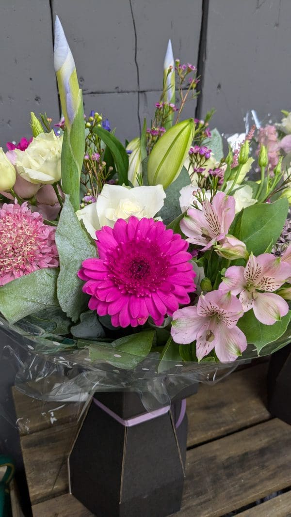 garden-of-eden-flower-shop-stocksbridge-florist-choice-bouquet-15 garden-of-eden-flower-shop-stocksbridge-florist-choice-bouquet-15